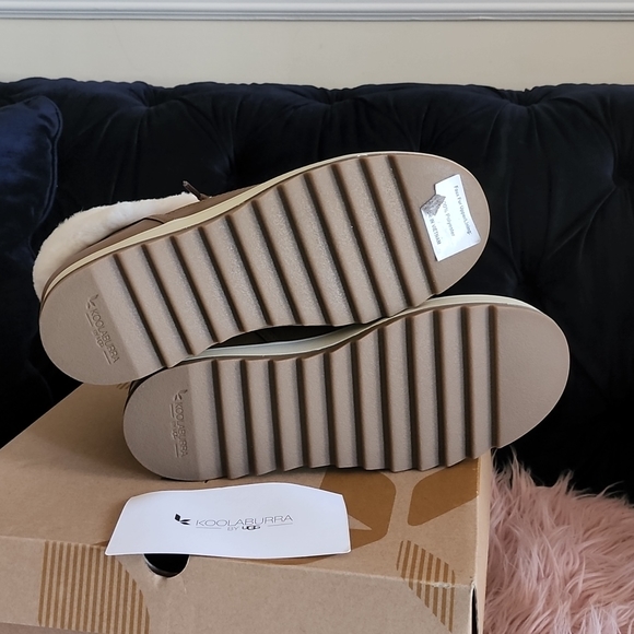 Boots - Picture 6 of 8